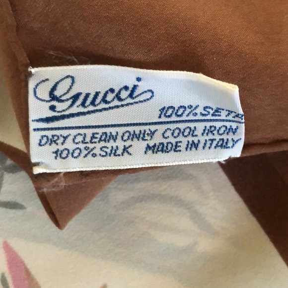 Gucci Vintage Elegant Flora Print Silk Scarf Made in Italy. Rare find. VTG - Picture 9 of 13